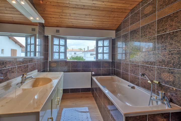 Location de vacances pour 12 personnes, avec balcon et jardin dans Plage de la Grande Conche - 4