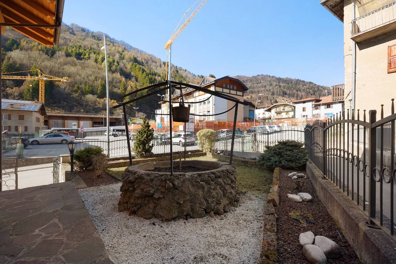 Entire apartment, Apartment 'La Casa Di Nonna Elena Piano Primo' with Mountain View, Private Garden and Wi-Fi in Roncone, Sella Giudicarie