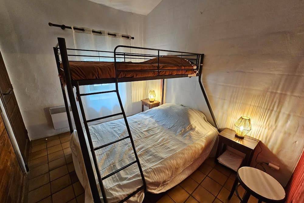 Entire apartment, Domaine de Bagard - Gîte Cevennes 53m² 4/7 pers Terrace in Sauve, Le Vigan region