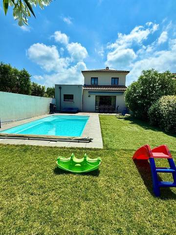 Cottage pour 7 personnes, avec piscine ainsi que jardin et vue à Saint-Drézéry