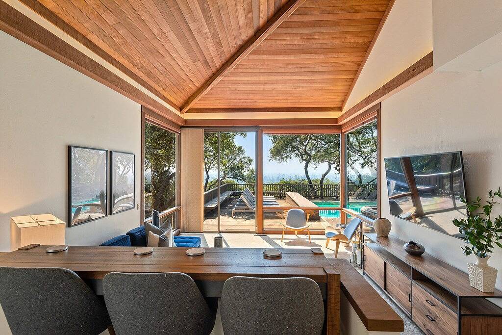 Haven: 5 King Bedrooms, Heated Pool and Hot Tub in Santa Rosa, California North Coast