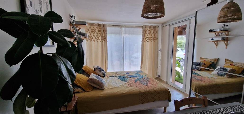 Maison d’hôte pour 2 personnes, avec Jacuzzi et Terrasse ainsi que Jardin et Piscine à Le Cannet-des-Maures