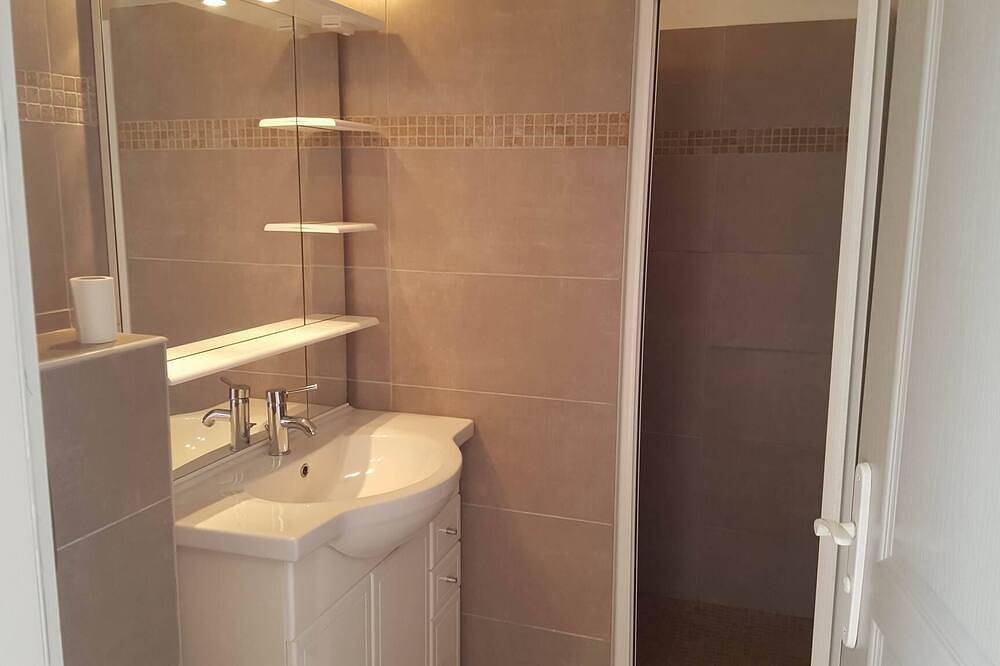 Appartement entier, Ground floor in property with swimming pool in maquis 5 min  Ile Rousse 2 pers in Corbara, Région de Calvi