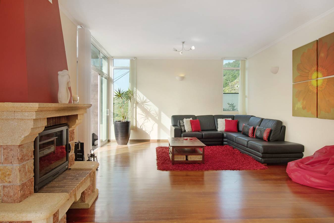 Holiday Home Villa Liliana – Sea View, Terrace & 3 Balconies in Madeira in Campanário, Madeira