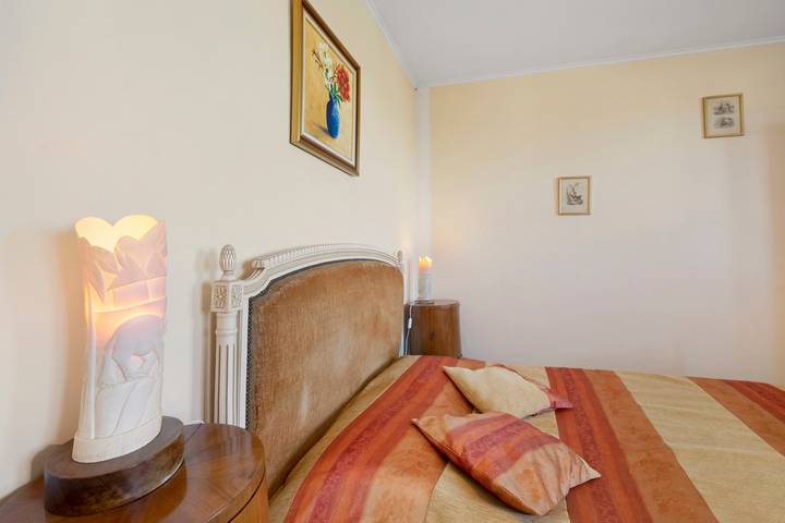 Bed and breakfast 'Chambre Dorée' con jardín compartido y Wi-Fi in Granville, Côte de la Déroute