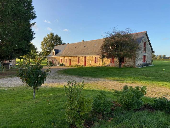 Location de vacances pour 10 personnes, avec Terrasse ainsi que Jardin et Vue à Marigné-Peuton