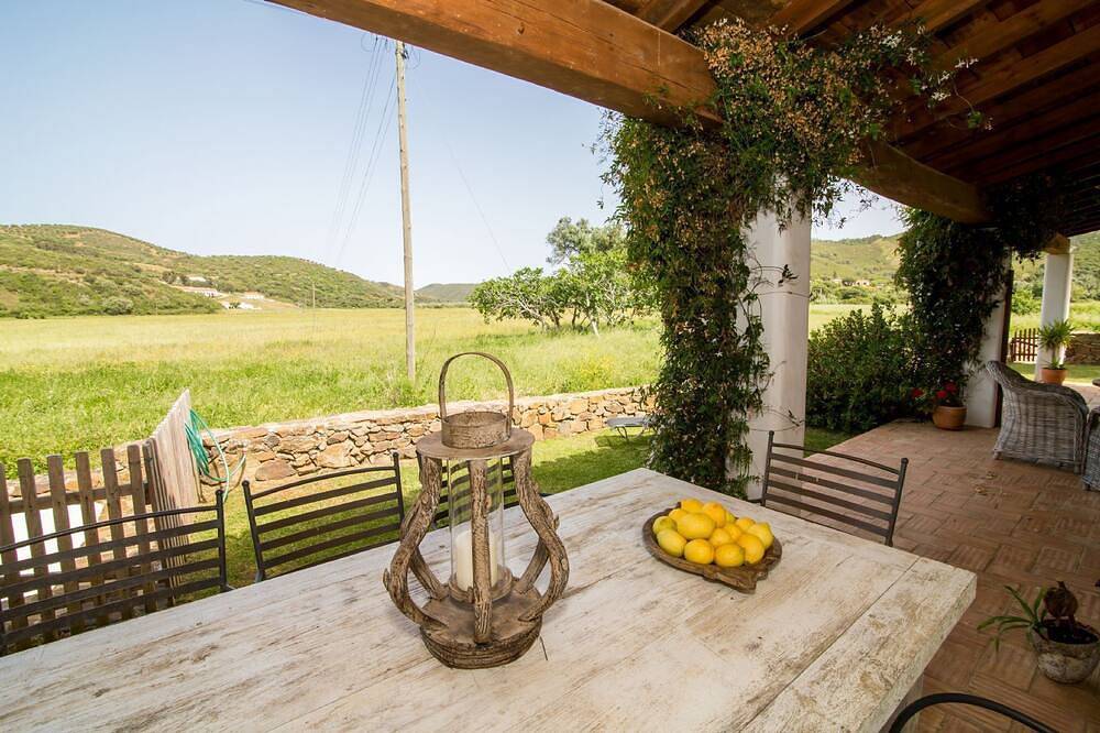The Figos - sleeps up to 9 in Bordeira, Faro Distrikt