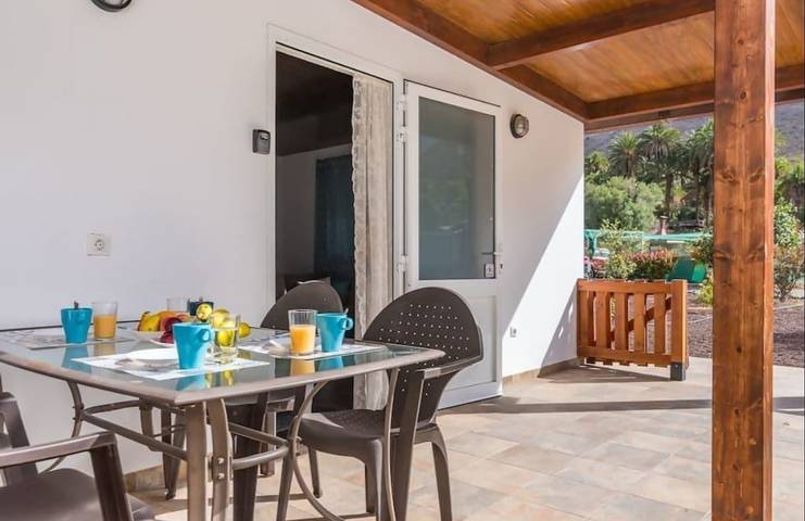 Apartamento para 5 personas, con Terraza además de Jardín y Piscina en Fataga
