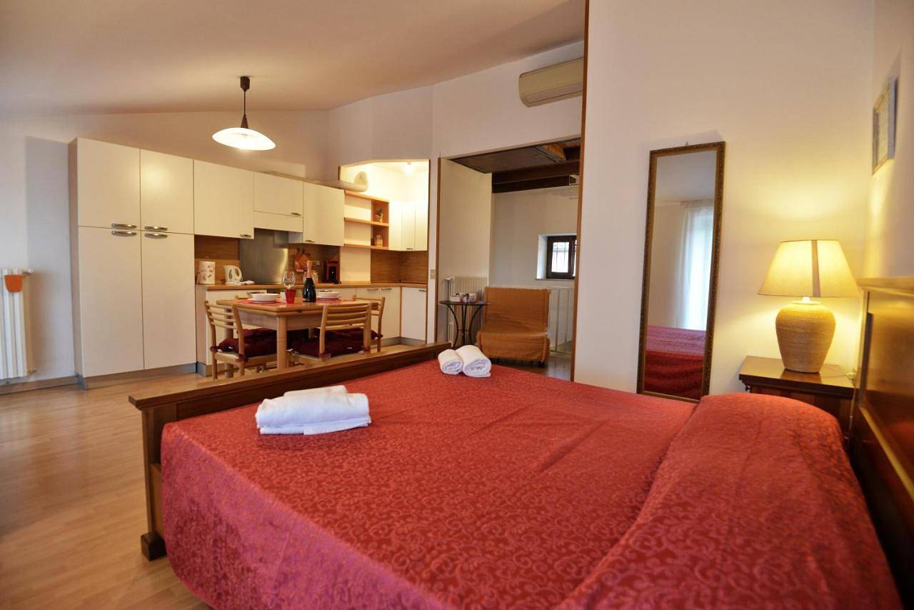 Taverna Affittacamere in Gardone Riviera, Prealpi Gardesane