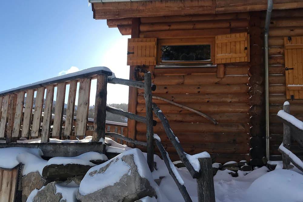 Authentic Scandinavian log cabin in La Joue du Loup, Le Dévoluy