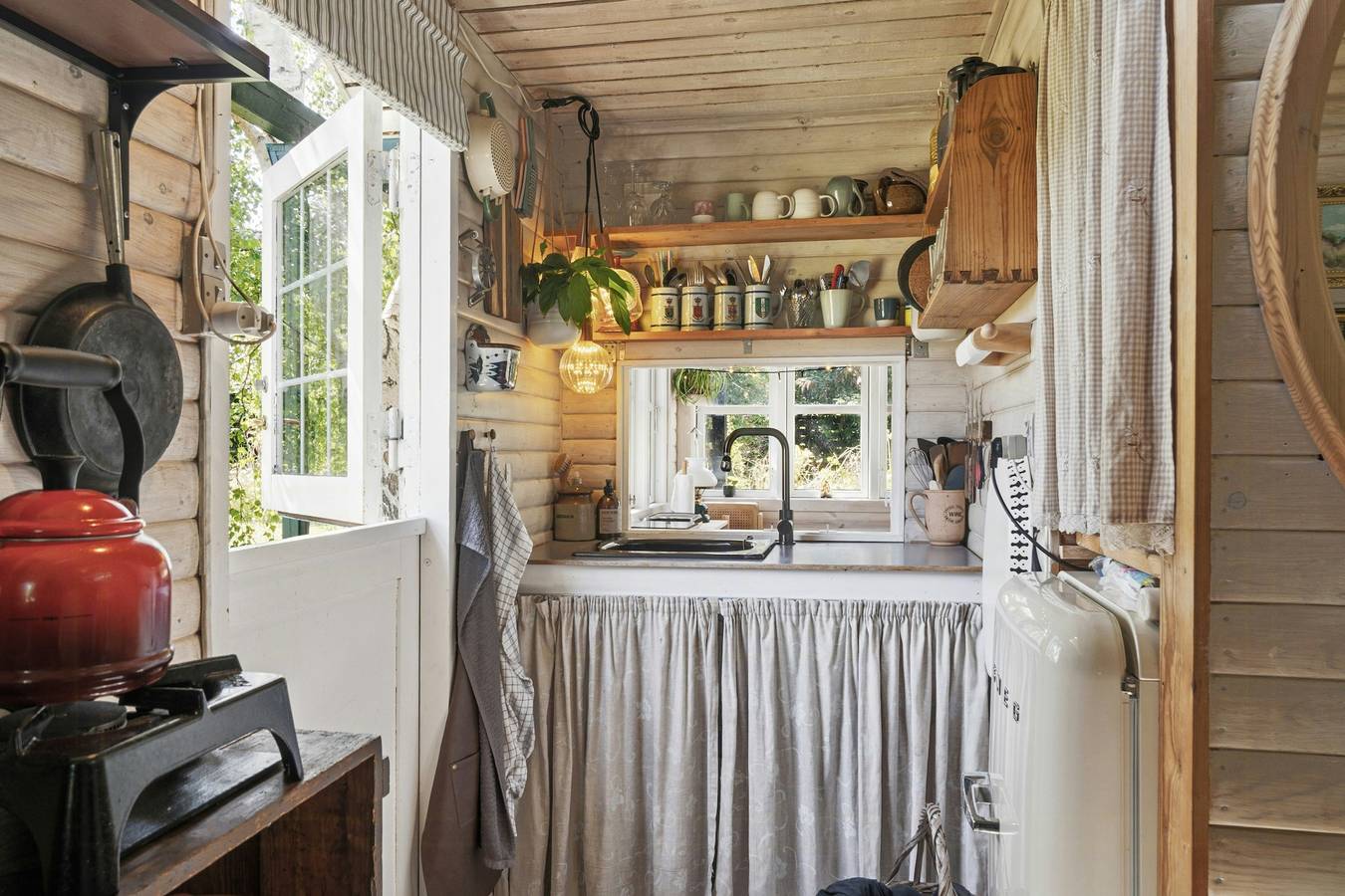 Holzhaus mit wildem Garten an der Sejerø-Bucht in Kalundborg, Kalundborg und Umgebung