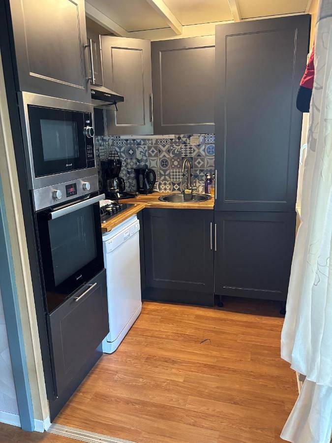 Gîte pour 4 personnes, avec Terrasse ainsi que Jardin et Piscine à Saint-Cyr-en-Talmondais - 2