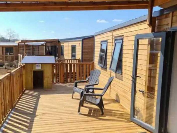 Location de vacances pour 6 personnes, avec Terrasse ainsi que Bassin pour enfant et Piscine à Thégra