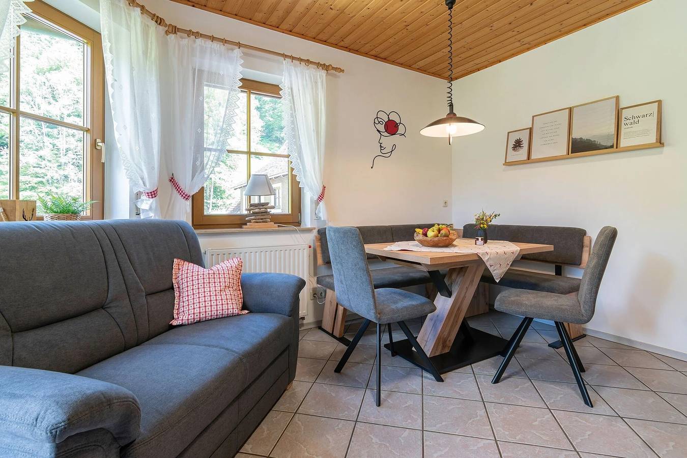 Ganze Wohnung, Ferienwohnung 'Wiesengrund' mit Bergblick, privater Terrasse und Wi-Fi in Oppenau, Mittlerer Schwarzwald