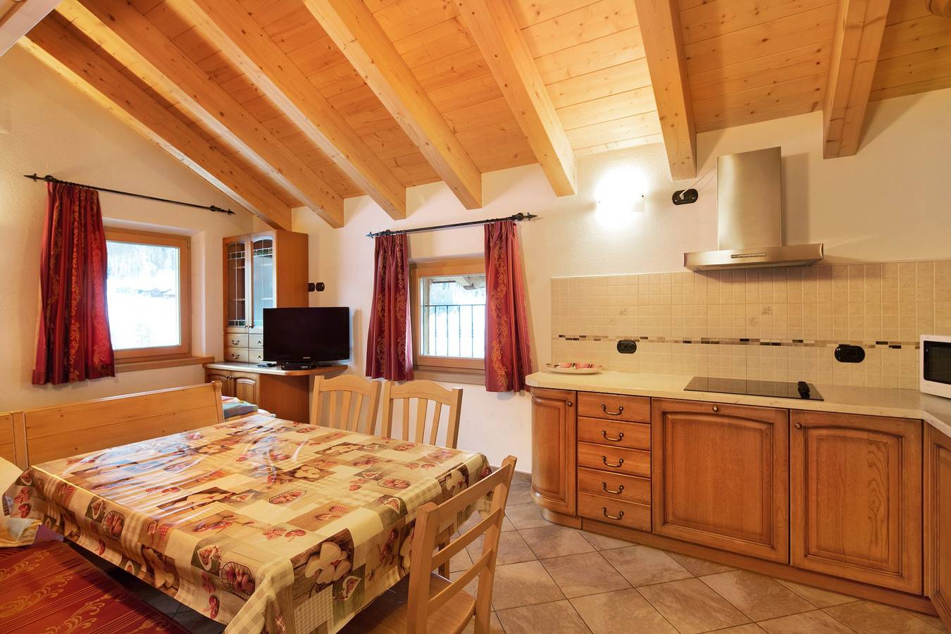 Hel lejlighed, Apartment 'Rosso Al bait da Giulio' with Mountain View in Livigno (Town), Livigno