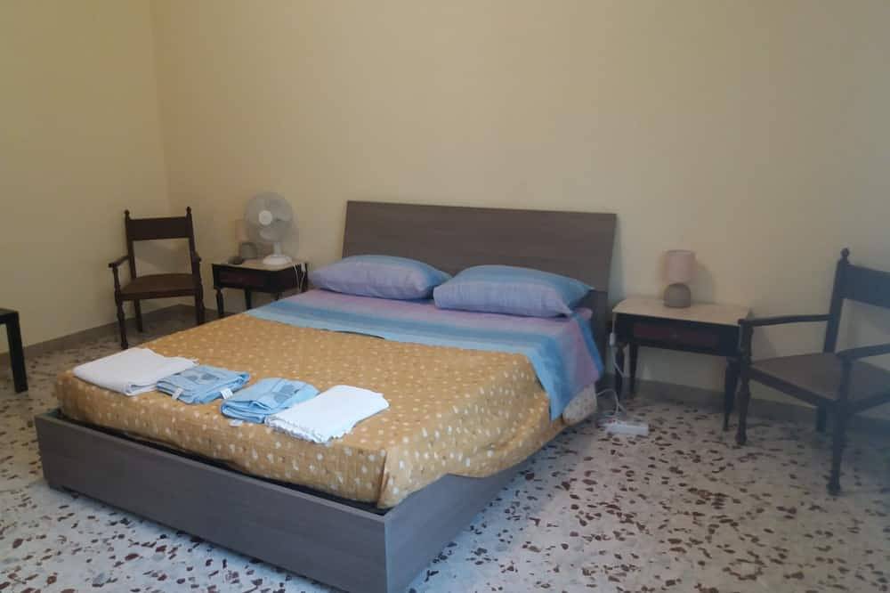 Entire apartment, Stately apartment in Messina, Messina Province