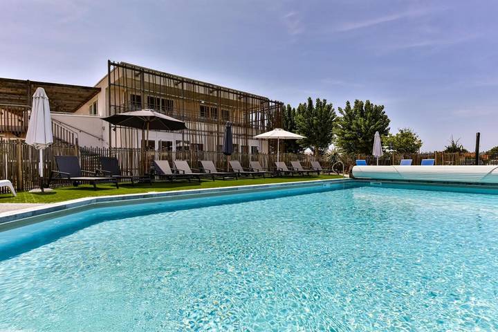 Hôtel pour 2 personnes, avec terrasse et piscine, animaux acceptés