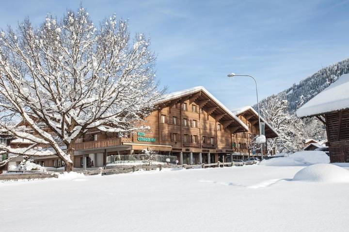 Hôtel pour 2 personnes, avec Jacuzzi et Terrasse ainsi que Jardin et Sauna dans Gstaad
