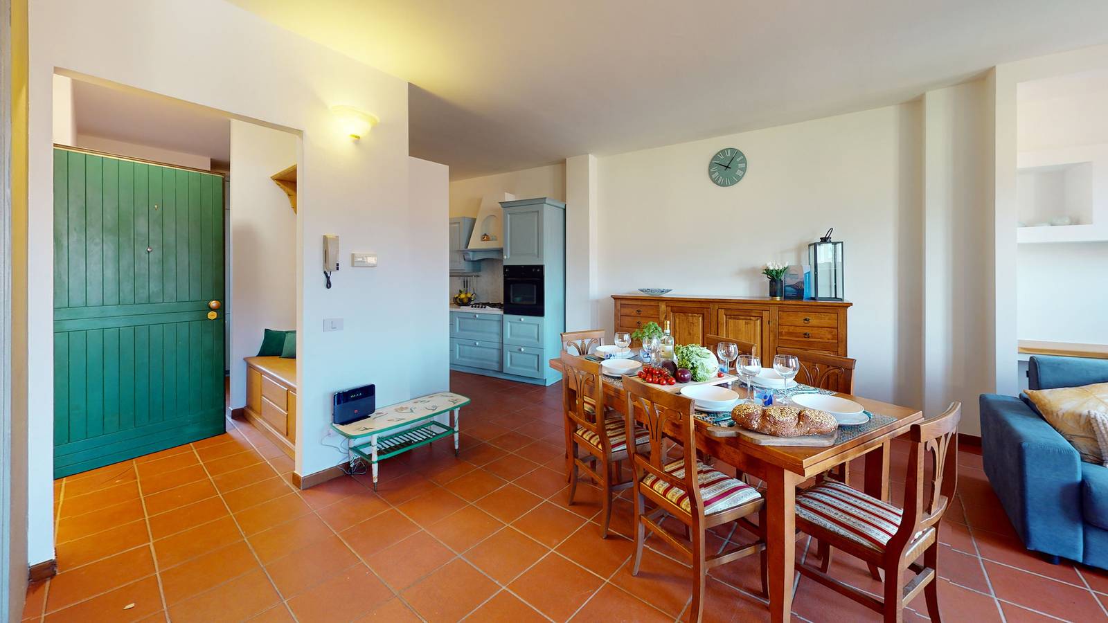 Entire apartment, Garda View romantic apt with pool by Bookinggardal in San Felice del Benaco, Garda Mountains
