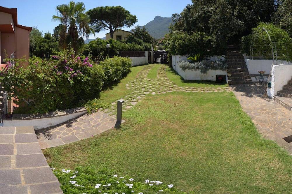 Villa at the \"Mountain - Sea - Lake\" in Torre Paola Sabaudia in Sabaudia, Agro Pontino