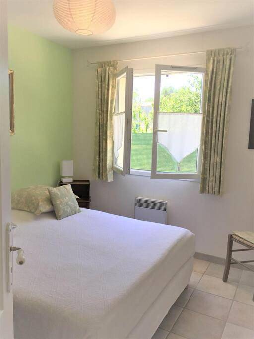 Location de vacances pour 2 personnes, avec terrasse ainsi que jardin et piscine à Massillargues-Attuech - 4