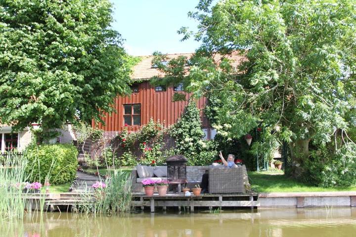 B&b voor 2 personen, with Terras and Tuin as well as Uitzicht in Friesland