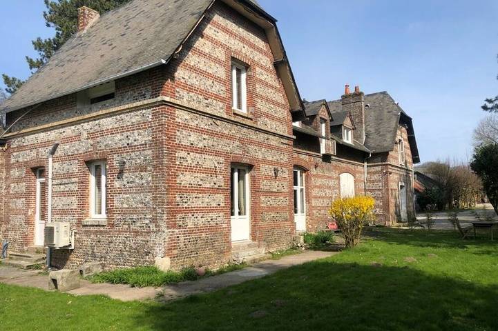 Gîte pour 15 personnes, avec jardin dans Graincourt