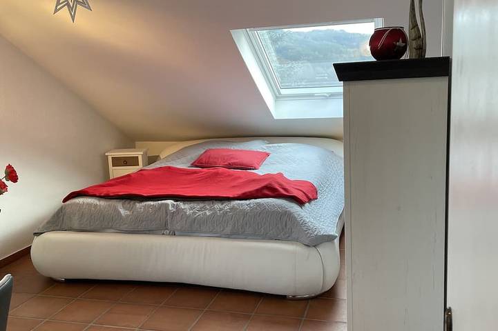 Ganze Wohnung, Gemütliches Einzimmerappartement 15 Minuten vom Nürburgring entfernt in Antweiler, Ahrtal