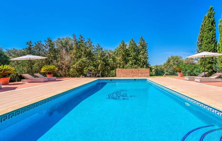 Oasis junto al mar con terraza, piscina y aire acondicionado cerca de la playa de s'Illot in San Lorenzo de Cardessar, Mallorca Este