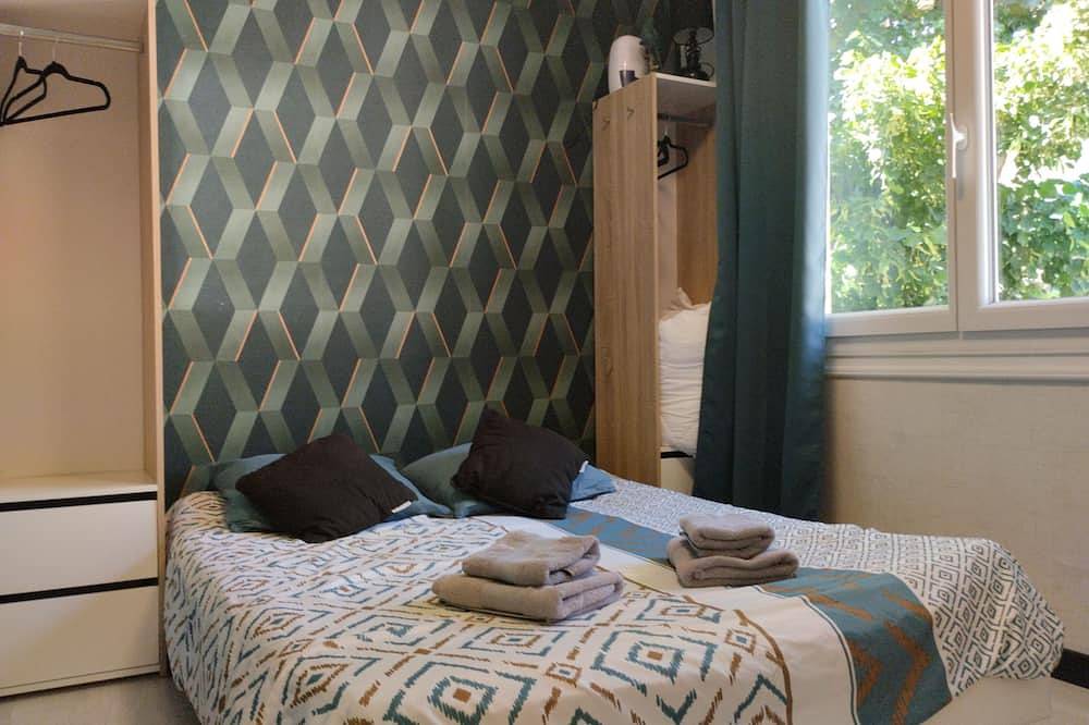 Apartamento entero, Renovated \"La dépendance\" a stone's throw from Meyrueis ideal setting for up to 7 people in Meyrueis, Cevenas