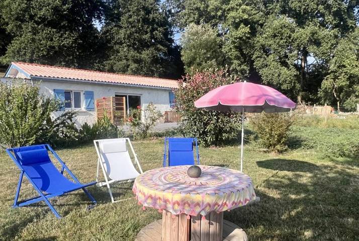 Location de vacances pour 6 personnes, avec Jacuzzi et Terrasse ainsi que Jardin et Vue à Habas