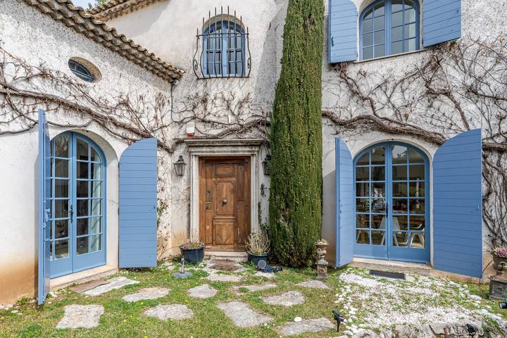 Location de vacances pour 9 personnes, avec piscine et jardin à Grasse - 4