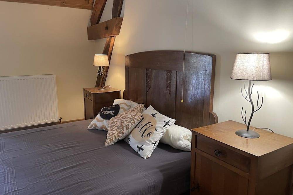 Maison de campagne spacieuse avec Wi-Fi et animaux admis in Montvicq, Région de Montluçon