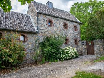 Gîte pour 8 personnes, avec piscine ainsi que sauna et terrasse, adapté aux familles à Aubel