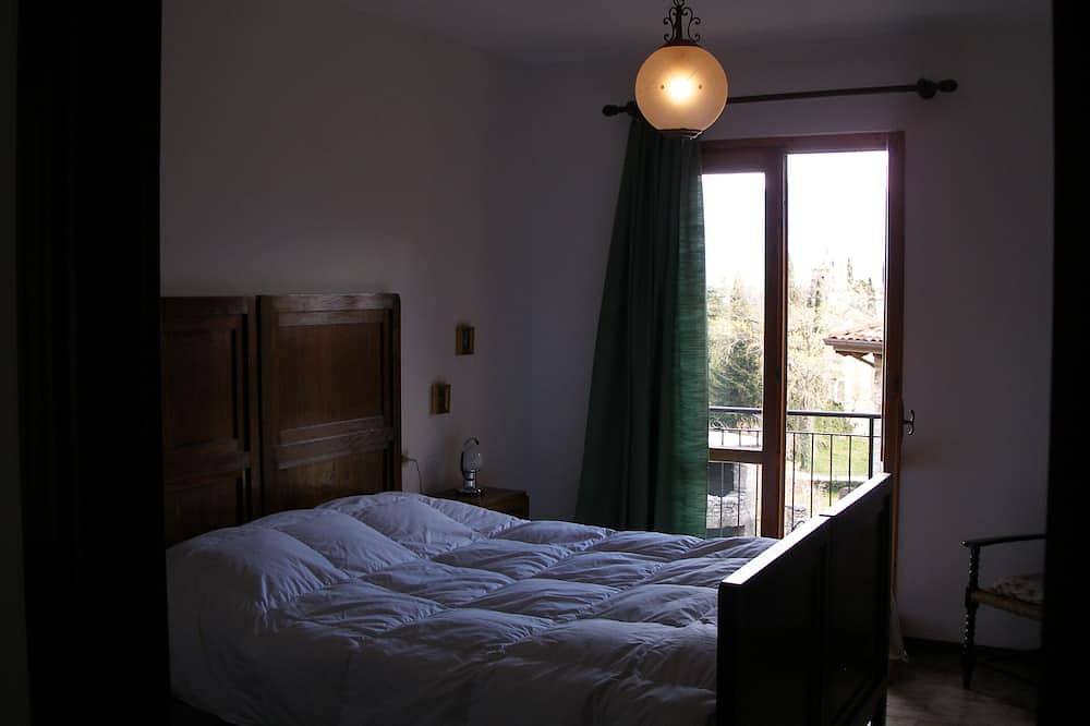 Cały apartament, Holidayapartments in beautiful house, private garden, free Wi-Fi in Prabione, Tignale