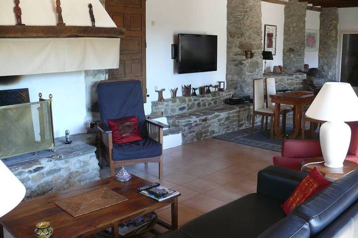 Gîte pour 10 personnes, avec jardin ainsi que piscine et terrasse à Montferrer - 2