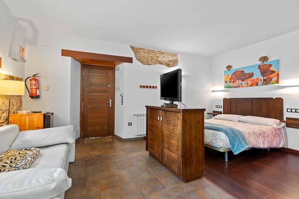 Apartamento entero, Apartamento 'L De Alborada Del Eo' con vistas a la montaña, terraza privada y Wi-Fi in Vegadeo, Costa Verde
