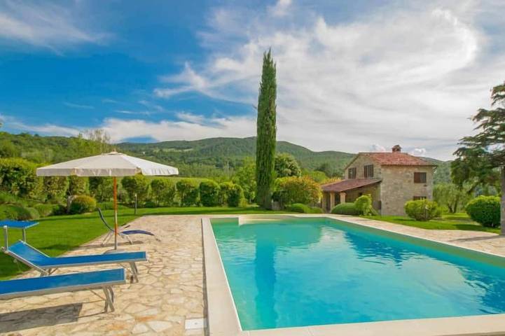 Ferienhaus für 8 Personen, mit Pool und Garten sowie Balkon