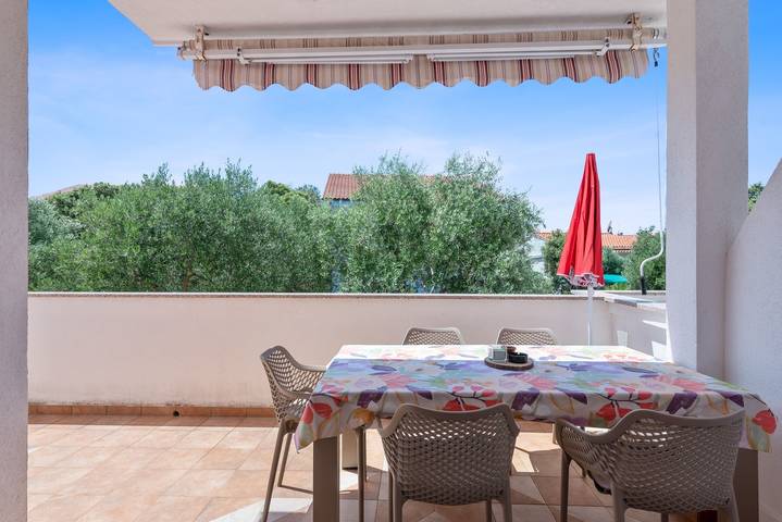 Apartament wakacyjny dla 6 osób, z Balkon/ taras w Mandre