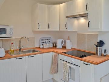 Log Cabin for 4 People in West Pennard, Somerset, Photo 3