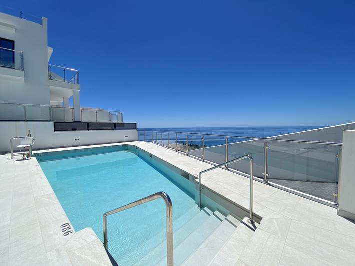 Ferienwohnung für 6 Personen, mit Balkon und Terrasse sowie Pool in Nerja
