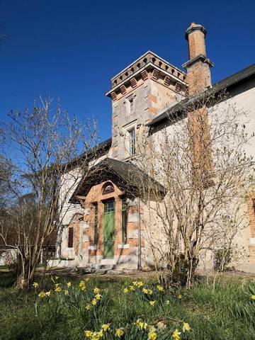 Gîte pour 10 personnes, avec piscine et jardin ainsi que terrasse et vue à Boulleret