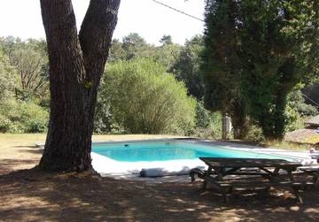 Gîte pour 12 personnes, avec vue ainsi que piscine et terrasse, animaux acceptés dans Razès