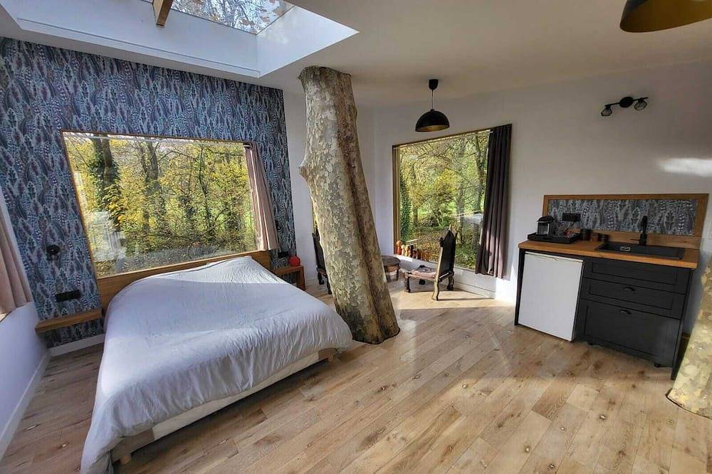 La maison dans les arbres in Escolives-Sainte-Camille, Région d'Auxerre