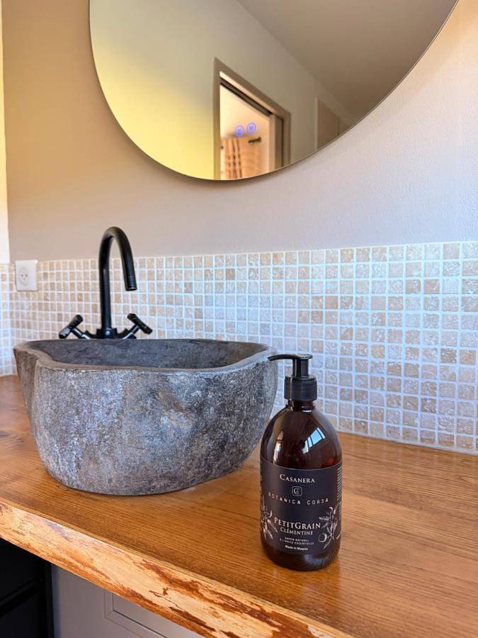 Gîte pour 2 personnes, avec terrasse et vue à Venaco - 3