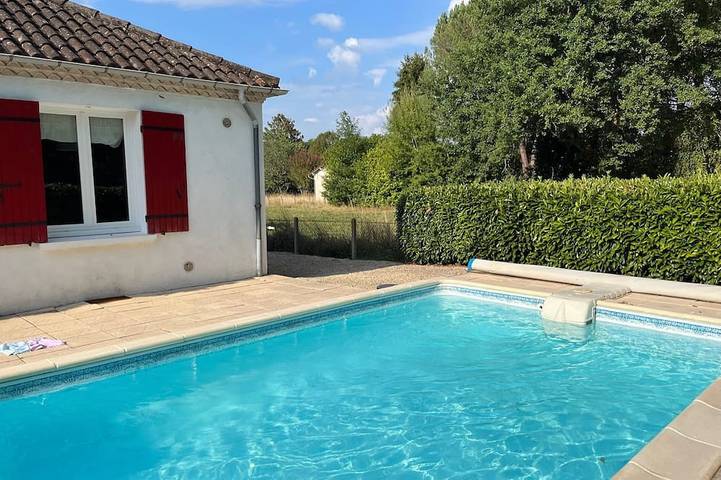 Location de vacances pour 4 personnes, avec terrasse et jardin à Trémolat