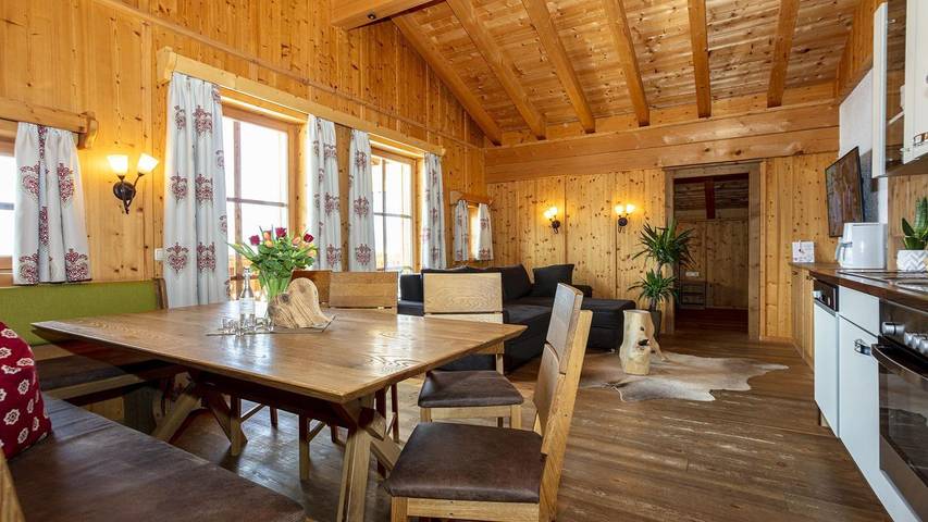 Hütte für 8 Personen, mit Balkon und Pool sowie Sauna und Garten in Maria Alm