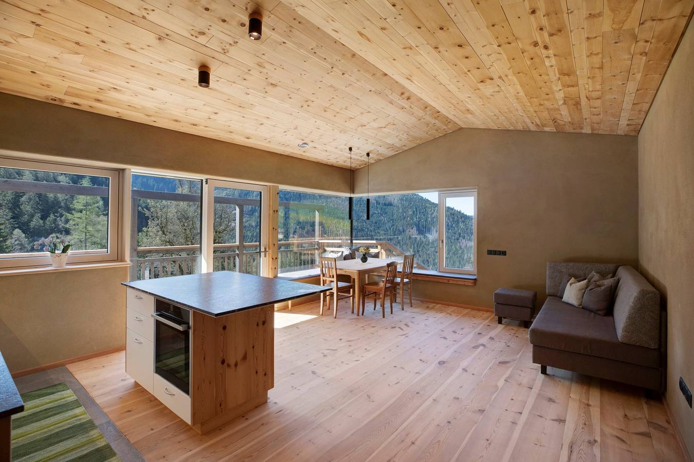 Appartamento intero, Appartamento di vacanza "Pitschlhof Apt Zirbe" con vista sulle montagne e terrazza privata in Redagno, Aldino