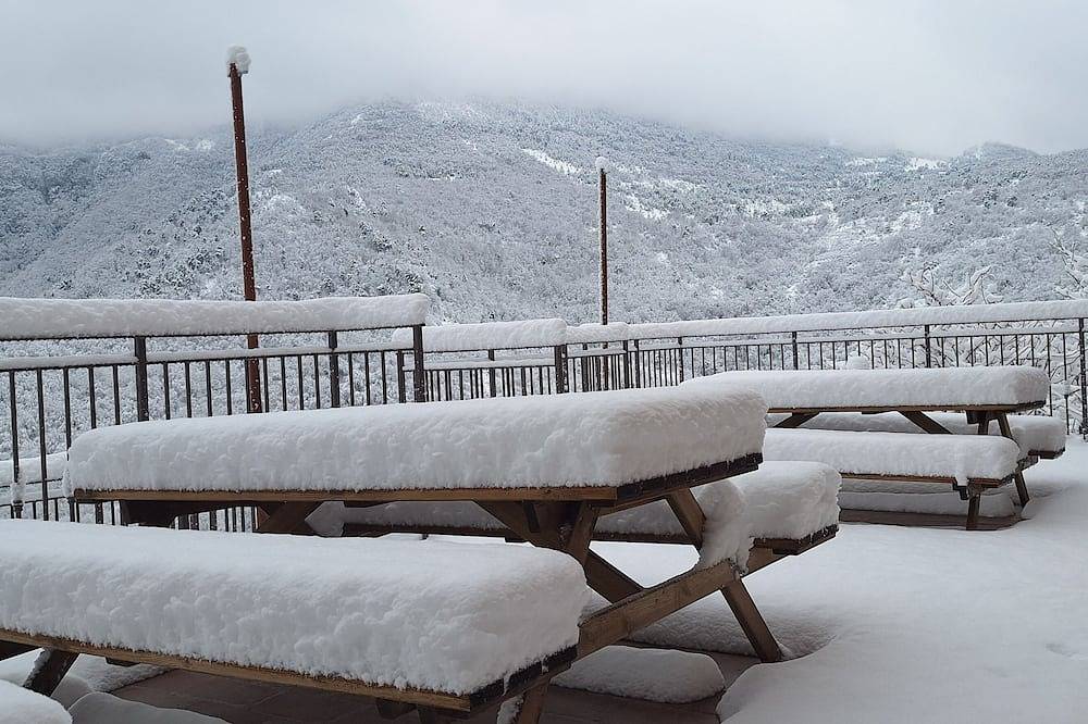 Entire apartment, House in the village of Castelletta at an altitude of 700 meters in the park Gola della Rossa in Fabriano, Ancona Province