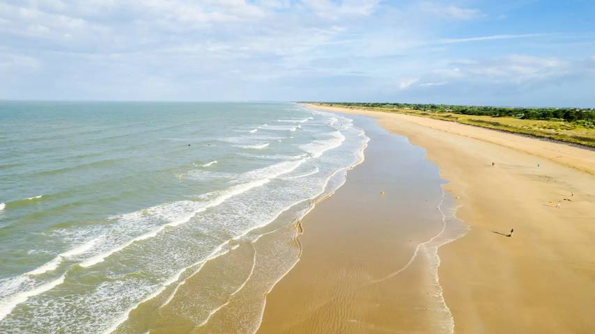 Camping pour 4 personnes, avec piscine ainsi que terrasse et sauna, animaux acceptés à Le Bois-Plage-en-Ré - 3